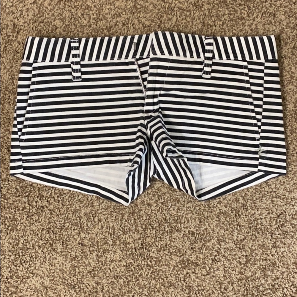 Size 3 black and white stripped Hurley shorts